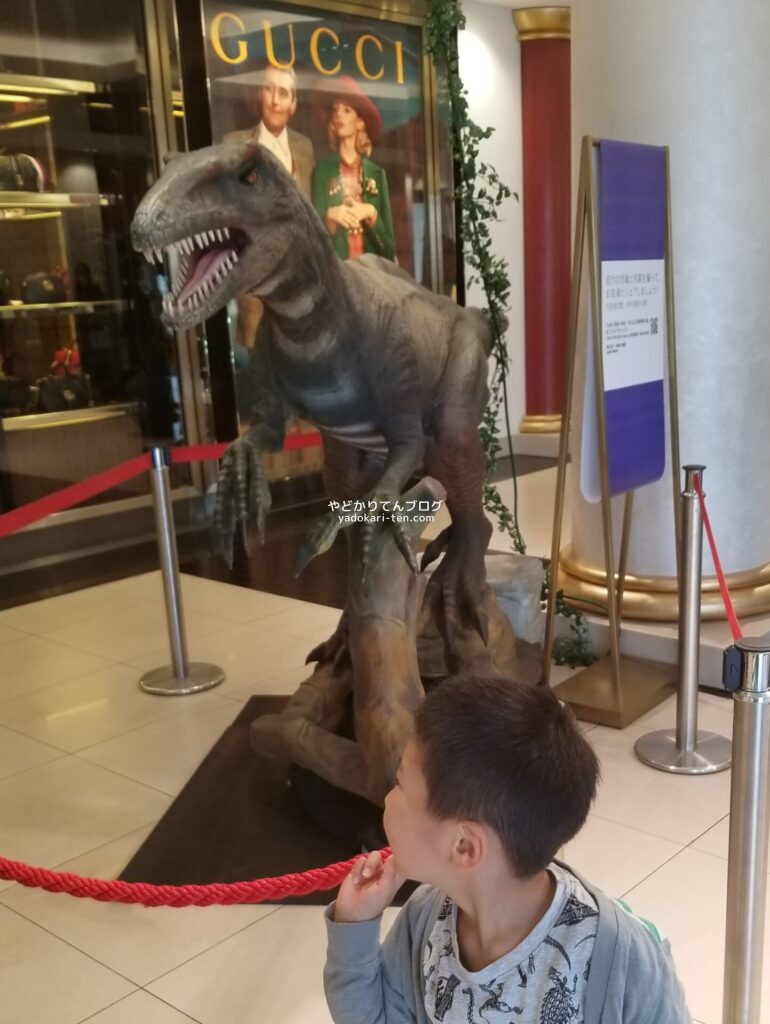 沖縄免税店で見た恐竜ロボット