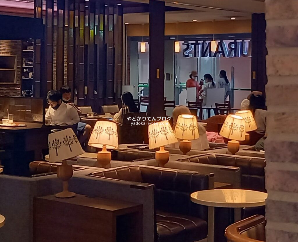 関西国際空港サンマルクカフェのミナペルホネンringoランプ