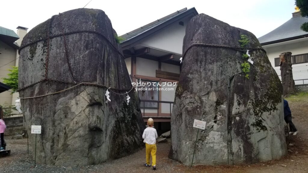 盛岡三ツ石神社の３つの巨大な石