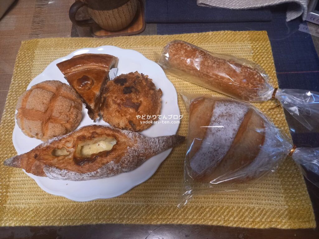 石垣島ピナコラーダで購入したパン