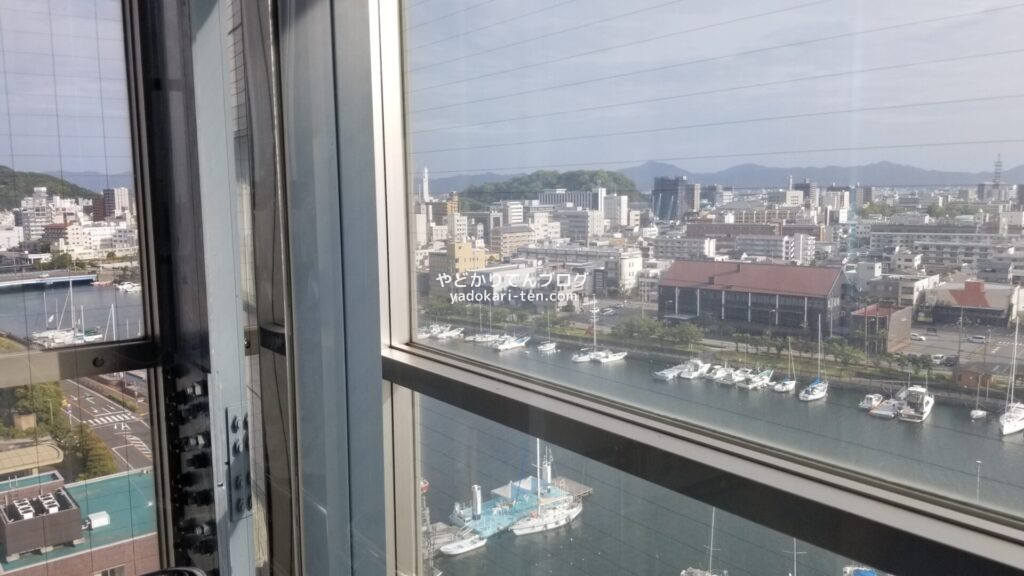 徳島グランヴィリオホテルのエレベーターからの景色