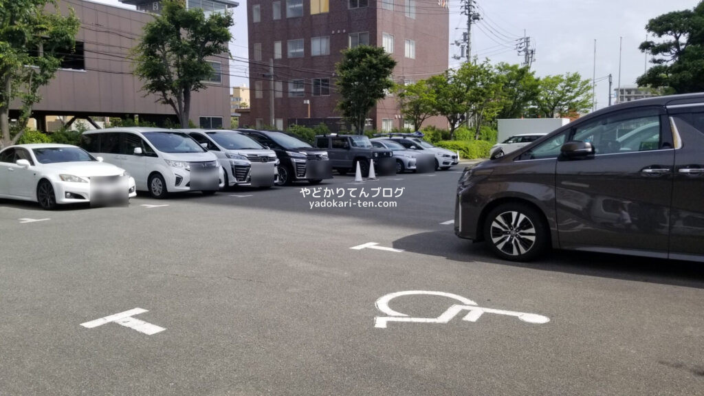 徳島グランヴィリオホテルの平面駐車場