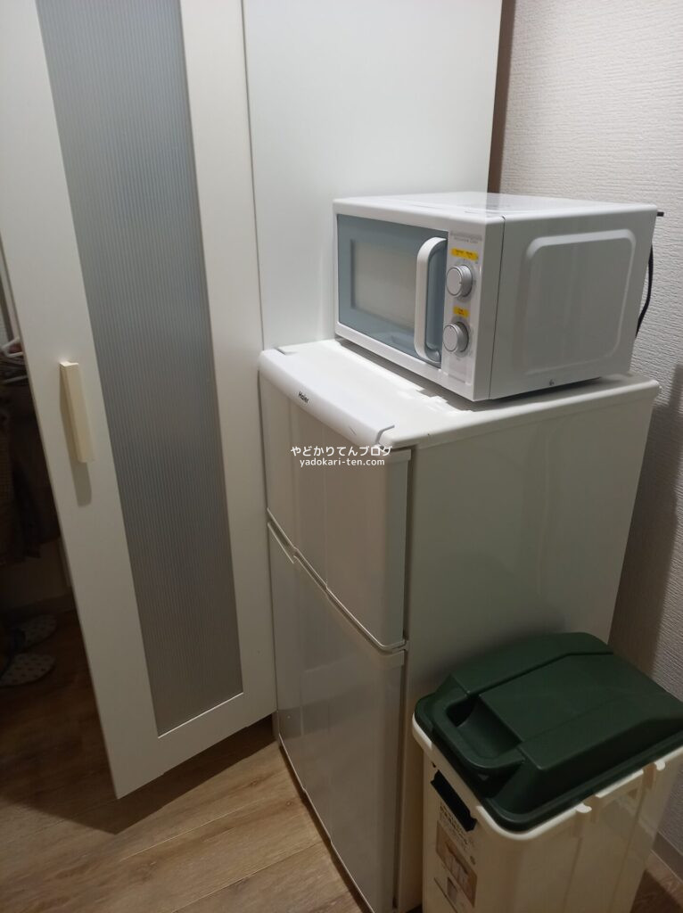 レストイン京都客室の電子レンジと冷蔵庫