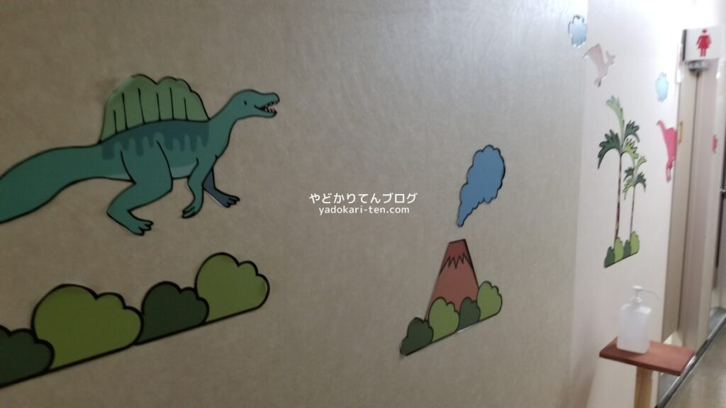奥出雲多根自然博物館の館内の恐竜壁紙