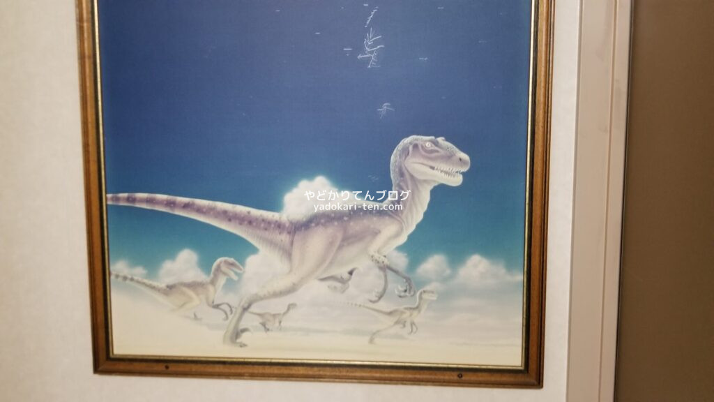 奥出雲多根自然博物館の館内に飾られた恐竜の絵