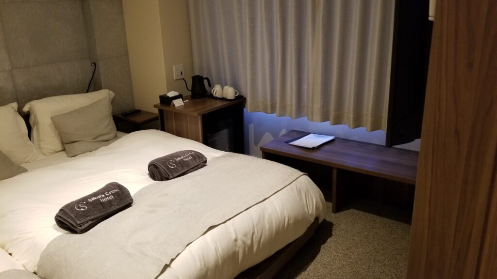 サクラクロスホテル京都清水の客室ベンチ