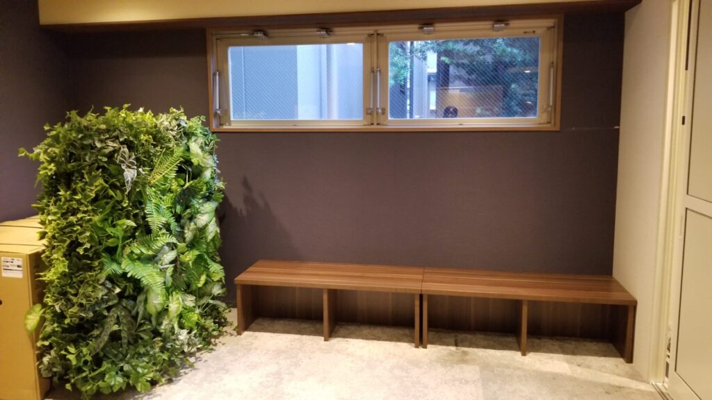 サクラクロスホテル京都清水のフロントにある待合スペース