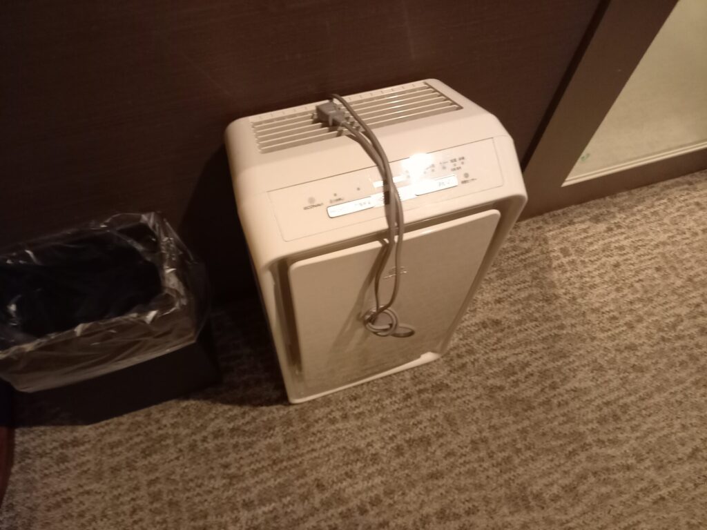 アーバンホテル京都四条プレミアムの客室加湿空気清浄機