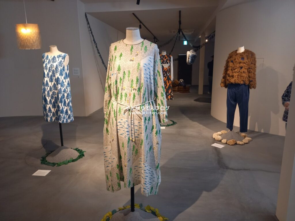 多気ヴィソンミナペルホネンミュージアムの洋服展示