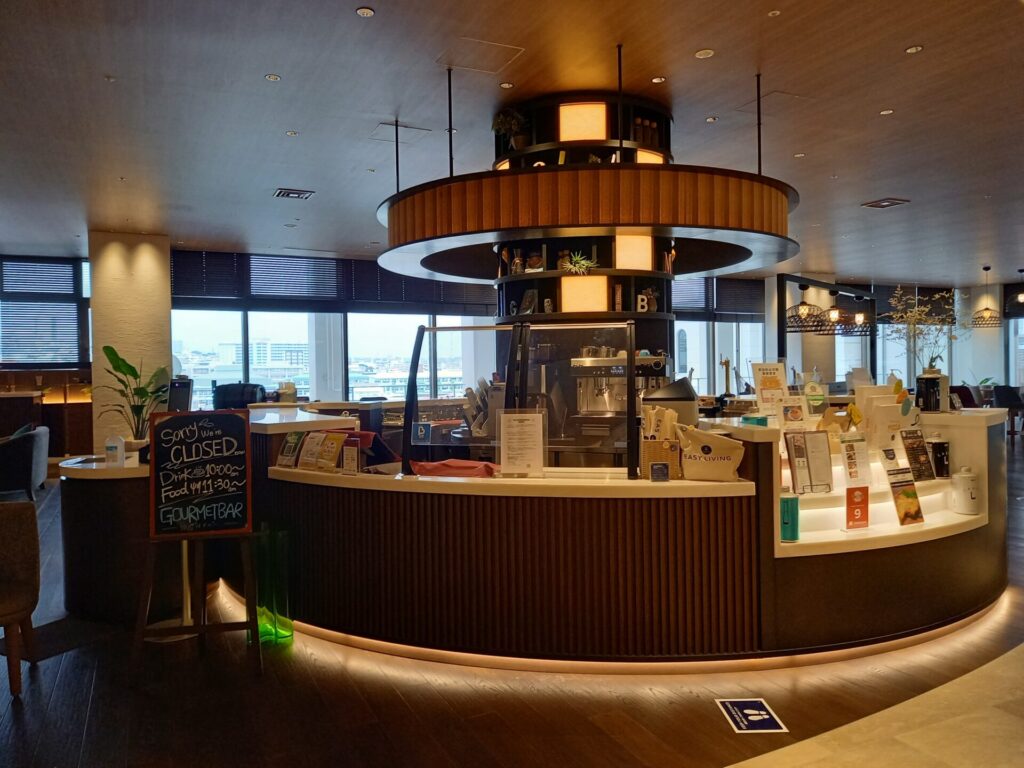 ノボテル沖縄那覇にあるカフェ