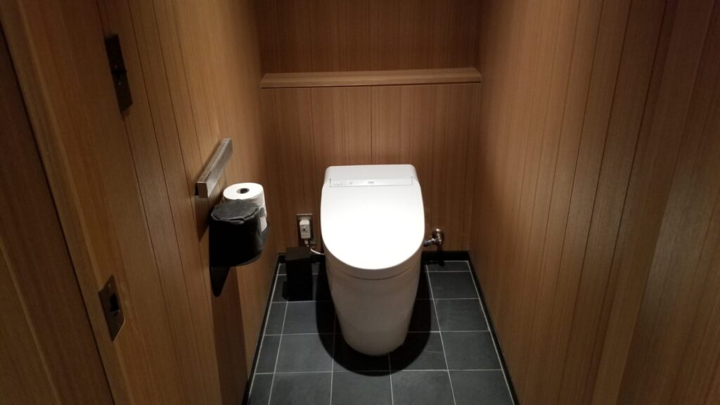 エースホテル京都の客室トイレ