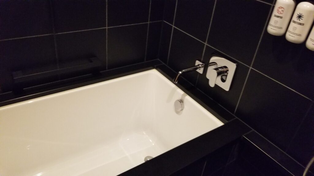 エースホテル京都の浴槽
