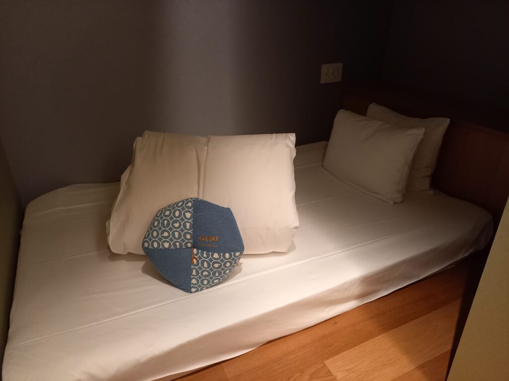 OMO7大阪いどばたスイートの半個室ベッド