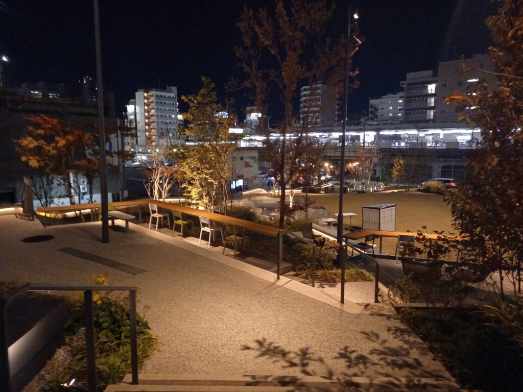 OMO7大阪の夜の庭