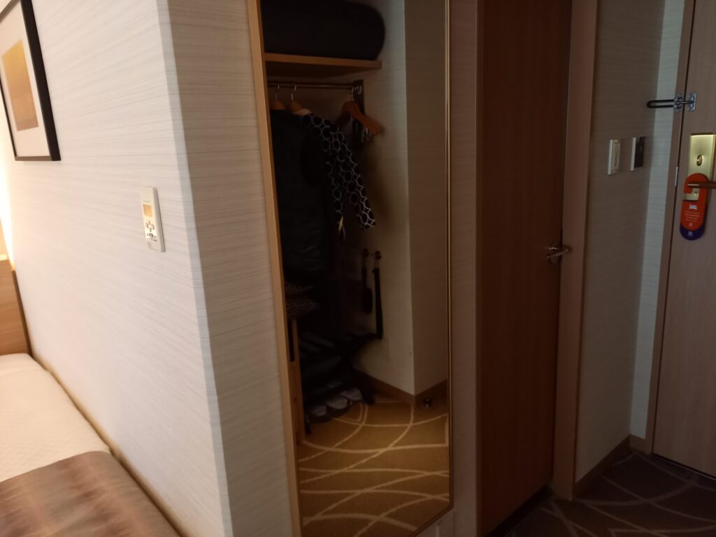 リーガロイヤルホテル京都の客室にある姿見