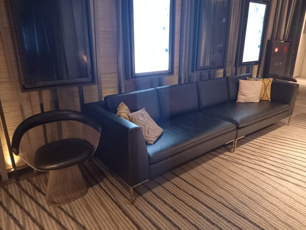 リーガロイヤルホテル京都の1階ロビー