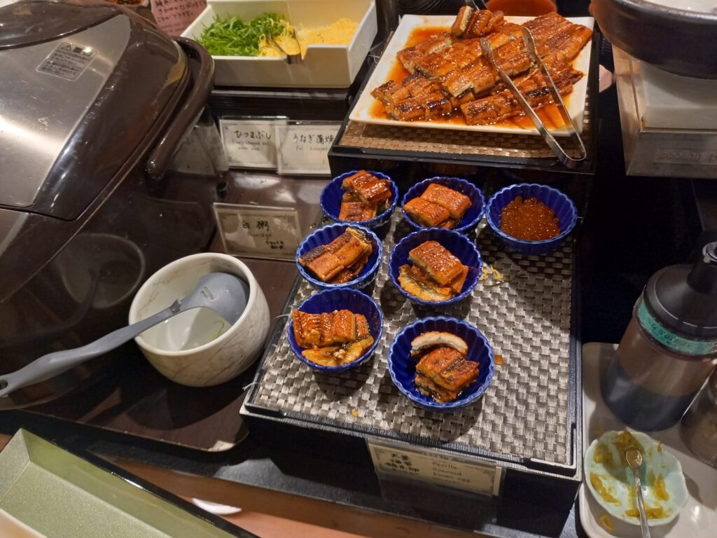ホテルグレイスリー京都三条の朝食バイキングにある鰻食べ放題