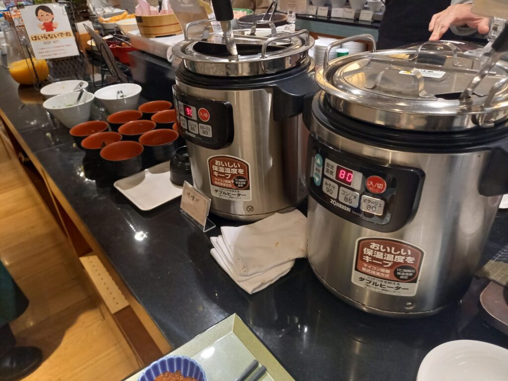 ホテルグレイスリー京都三条の朝食バイキングにあるお味噌汁