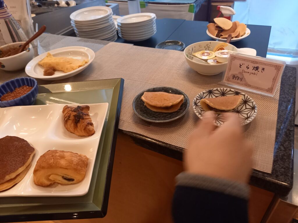 ホテルグレイスリー京都三条の朝食バイキングにあるどら焼き